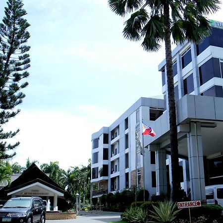 The Ritz Hotel At Garden Oases Davao City Екстериор снимка