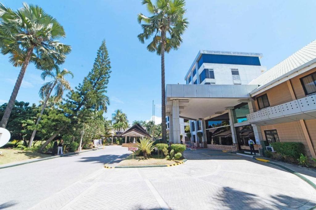 The Ritz Hotel At Garden Oases Davao City Екстериор снимка