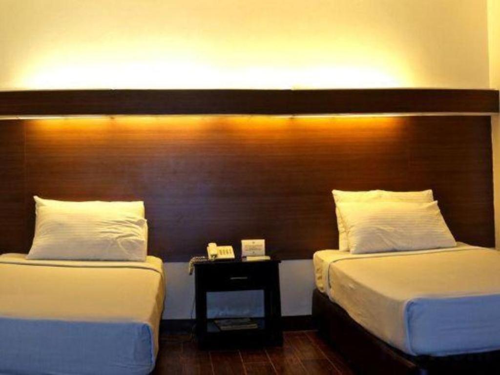 The Ritz Hotel At Garden Oases Davao City Екстериор снимка