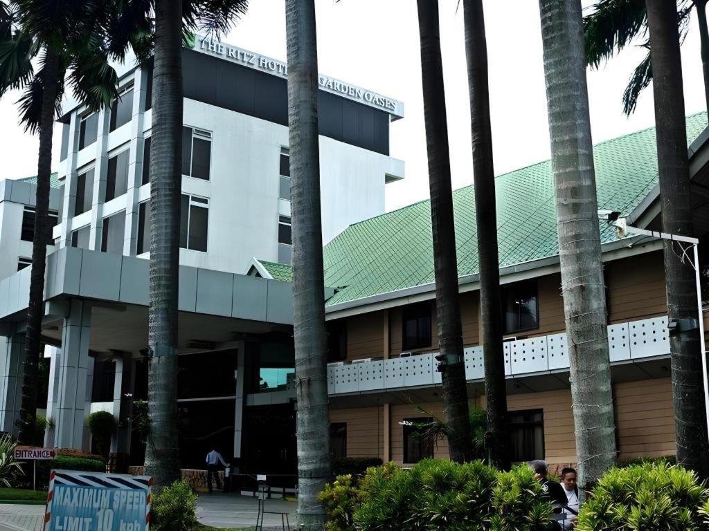 The Ritz Hotel At Garden Oases Davao City Екстериор снимка