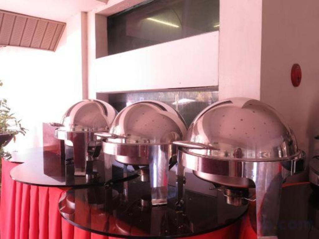 The Ritz Hotel At Garden Oases Davao City Екстериор снимка