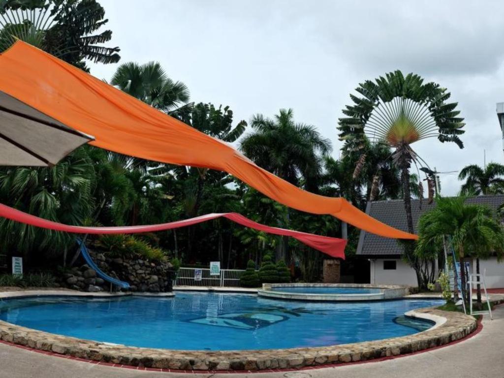 The Ritz Hotel At Garden Oases Davao City Екстериор снимка