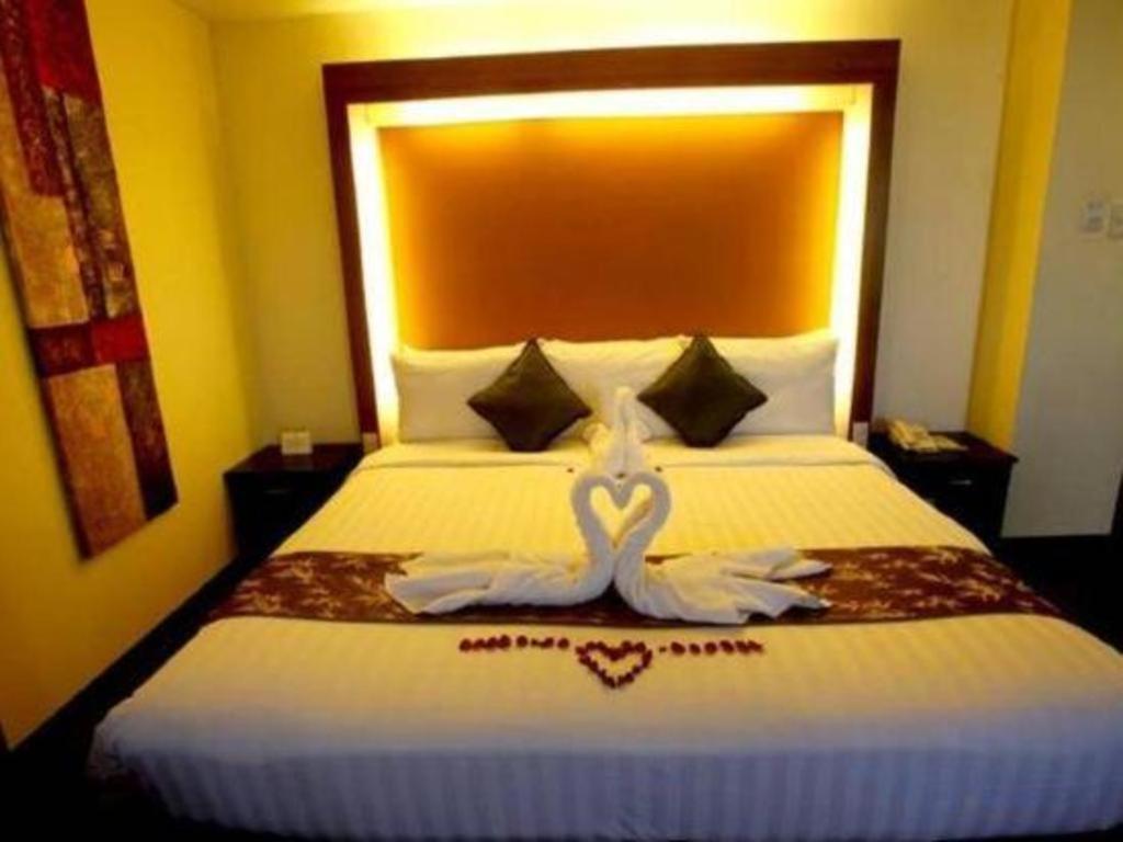 The Ritz Hotel At Garden Oases Davao City Екстериор снимка