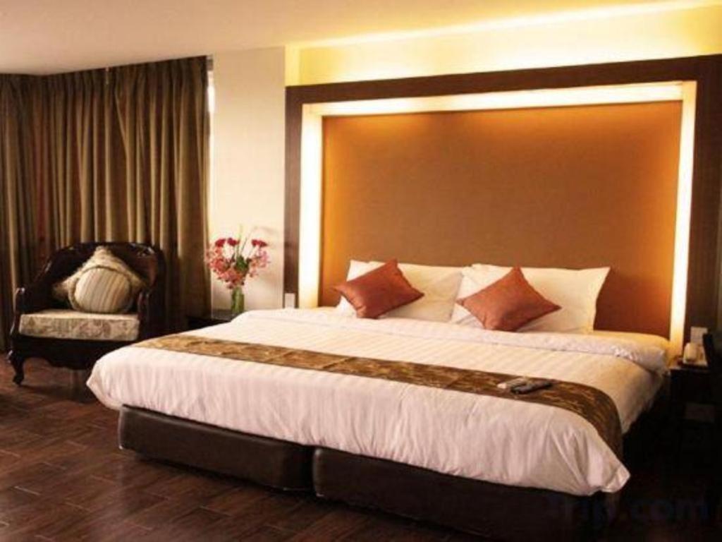 The Ritz Hotel At Garden Oases Davao City Екстериор снимка