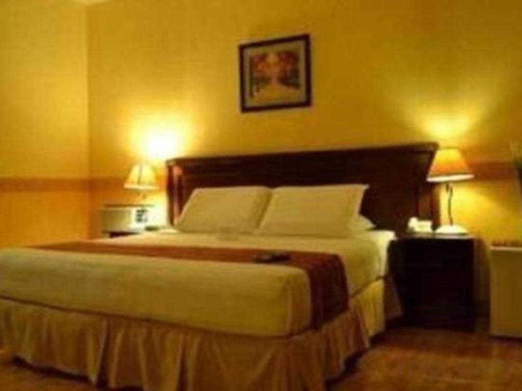 The Ritz Hotel At Garden Oases Davao City Екстериор снимка