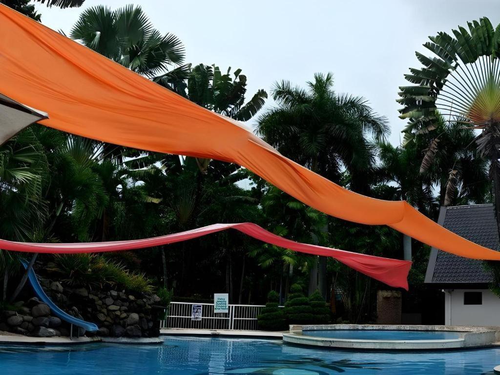 The Ritz Hotel At Garden Oases Davao City Екстериор снимка