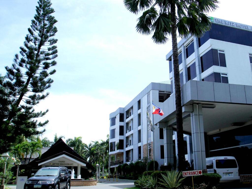 The Ritz Hotel At Garden Oases Davao City Екстериор снимка